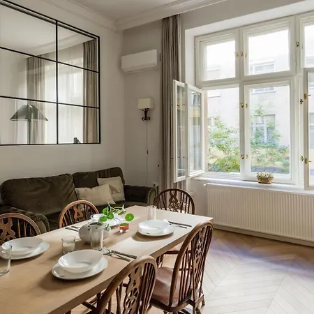 Escape Walk To Buda Eye & Fashion Street Appartement
